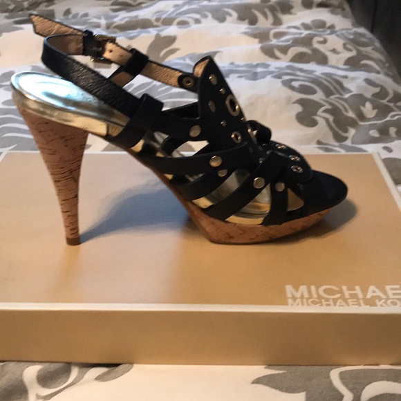 Black platform Michael Kors heels w gold circles - Picture 2 of 4